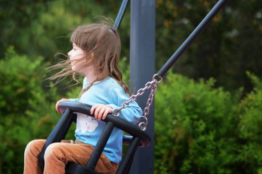 Mutlu bir bahçesi sallanan