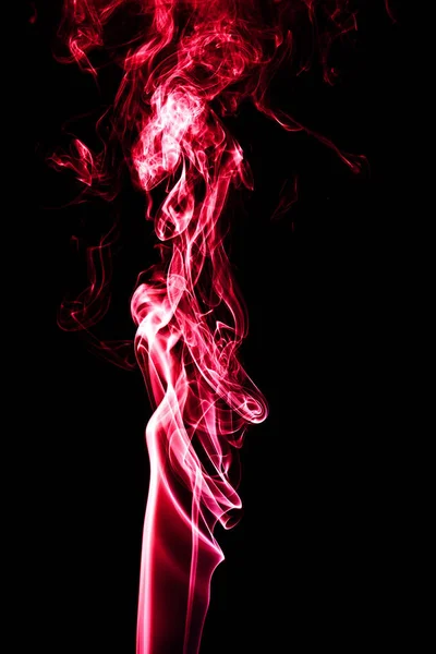 Röd rök isolerade på svart — Stockfoto