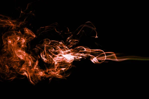 Абстрактный цвет дыма на черном фоне, оранжевый дым backgroun — стоковое фото
