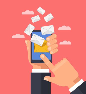 Akıllı telefon tutarak ve online posta alma el zarf. Elektronik modern teknoloji e-posta iletişim kavramı. Vektör düz çizgi film illüstrasyon