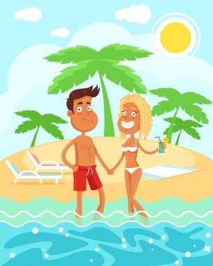 Mutlu iki kokteyl içmek deniz mavi su plajda durup insanların adam ve kadın çift erkek ve kız arkadaşı karakter gülümseyen ve tatil tatil keyfini çıkarın. Yaz saati resort konsepti sakin ol. Vektör düz çizgi film illüstrasyon