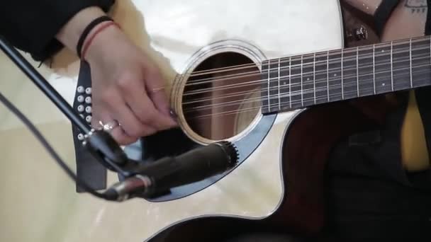 Close Latin Woman Hand Playing Guitar Strings — Stock Video