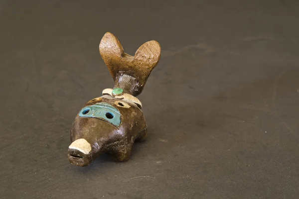 メキシコのプリヒスパニック楽器、トラピッツァリ:泥フルート、犬形(xoloitzcuintle) — ストック写真