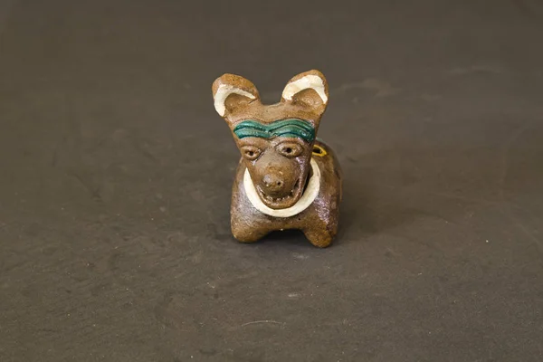 メキシコのプリヒスパニック楽器、トラピッツァリ:泥フルート、犬形(xoloitzcuintle) — ストック写真