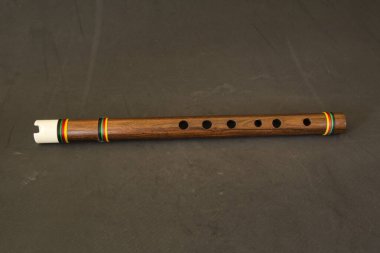 Quena (Quechua quena 'dan) Orta Andes sakinleri tarafından kullanılan geleneksel rüzgar enstrümanı. Peru, lama kemiğinden yapılmıştır.