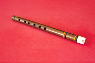Quena (Quechua quena 'dan) Orta Andes sakinleri tarafından kullanılan geleneksel rüzgar enstrümanı. Peru, lama kemiğinden yapılmıştır.
