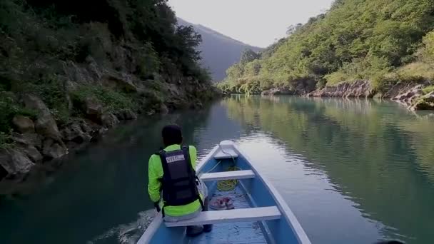 Tamul San Luis Potosi Mexikó 2020 Január Hátsó Nézet Esőkabátban — Stock videók