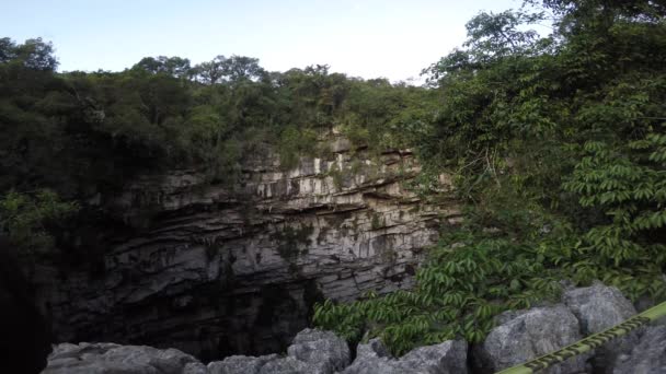 Basement Las Golondrinas Hirundo Rustica Natural Abyss Located Town Aquismn — Stock Video