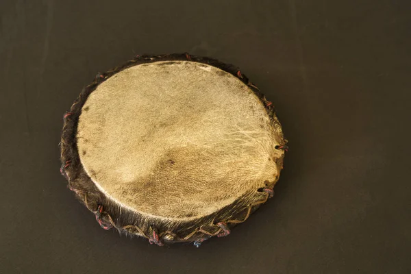 Instrumento prehispánico mexicano, batería, Huéhuetl: instrumento de percusión de madera y cuero. — Foto de Stock
