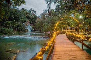 Tamasopo Şelaleleri 'nin güzel nehri San Luis Potosi Meksika