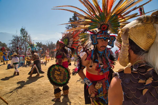 Sacromonte Amecameca February 2020 Aztec Dancers Dancing Parque Nacional Sacromonte — Stockfoto