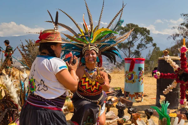 Sacromonte Amecameca February 2020 Aztec Dancers Dancing Parque Nacional Sacromonte — Stockfoto