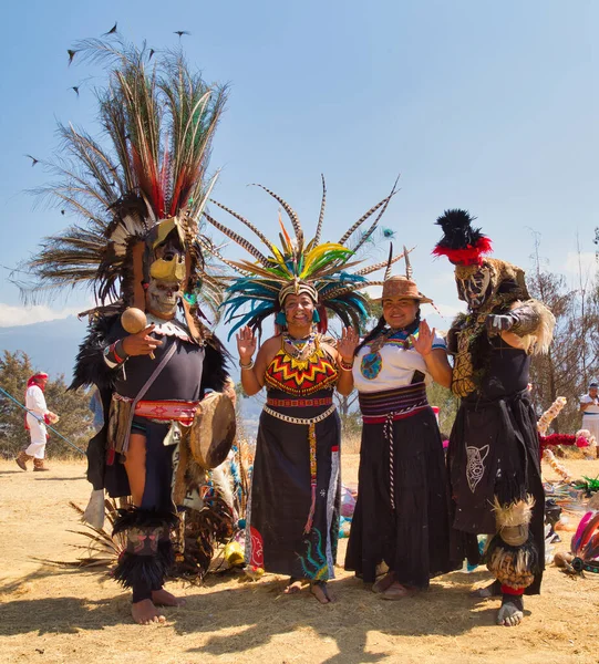 Sacromonte Amecameca February 2020 Aztec Dancers Dancing Parque Nacional Sacromonte — ストック写真