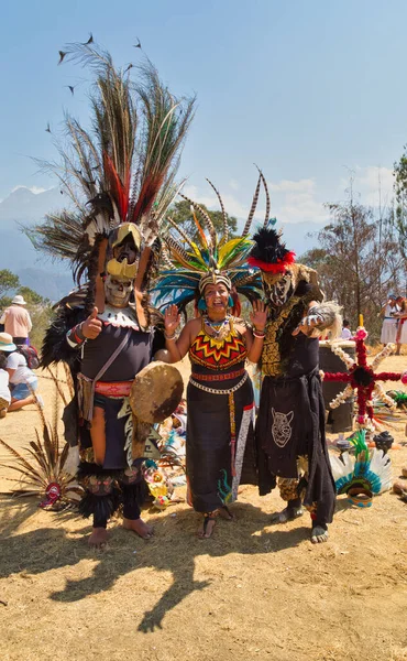 Sacromonte Amecameca Февраля 2020 Года Танцовщица Догиспанских Костюмах Национальном Парке — стоковое фото