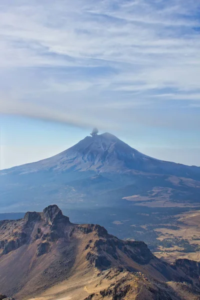 Escalando Vulcão Iztaccihuatl Vulcão Popocatepetl México Turista Pico Rochas Altas — Fotografia de Stock