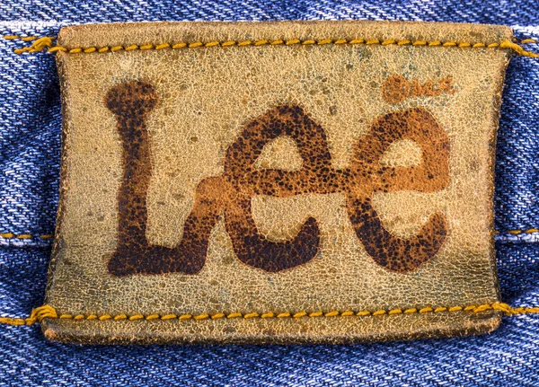 Primer plano de la etiqueta de cuero de los vaqueros marca Lee —  Fotos de Stock
