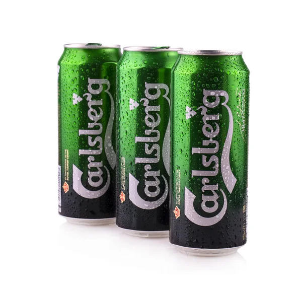 Beyaz arka plan üzerinde izole carlsberg bira