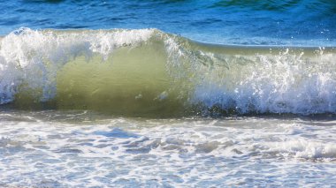 dalga okyanus Pasifik kıyısında 