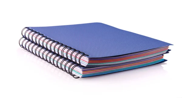 Zwei blaue Tagebuch-Spiralhefte auf weiß — Stockfoto