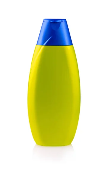 Шампунь из пластиковой бутылки, изолированный на белом — стоковое фото
