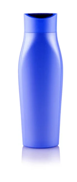 Синяя бутылка шампуня на белом фоне — стоковое фото