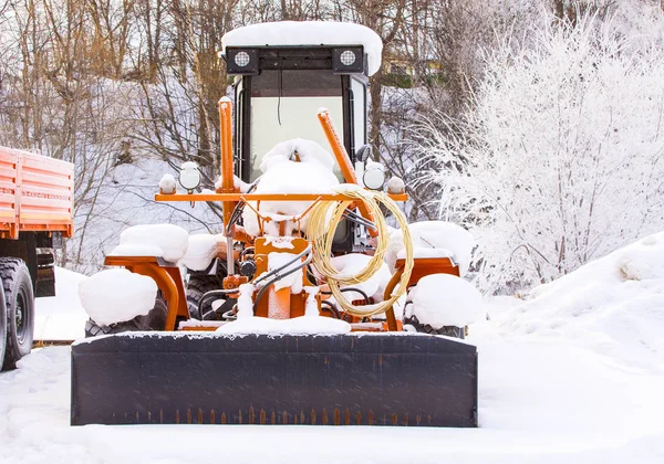 kar soğuk kışın traktör