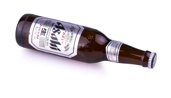 Bira şişesiyle Asahi süper — Stok fotoğraf