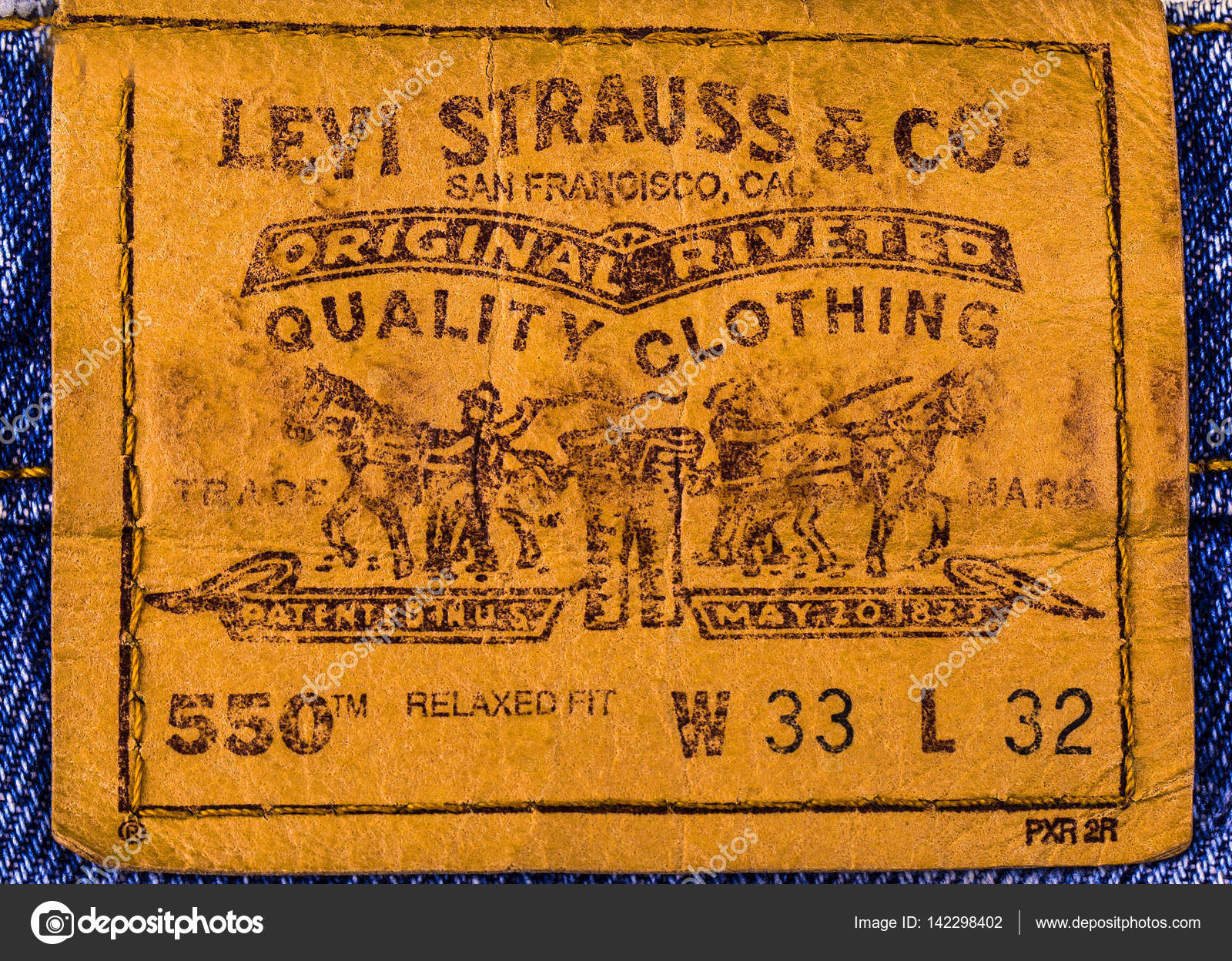 Close up of the LEVI'S leather label on the blue jeans – Stock Editorial  Photo ©  #142298402