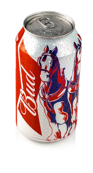 Metallflasche Budweiser Bier auf weißem Hintergrund. — Stockfoto
