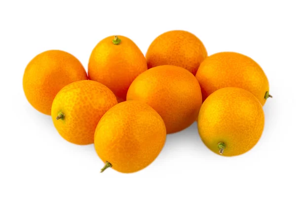 Grupo apetitoso kumquat esculpido em um fundo branco . — Fotografia de Stock