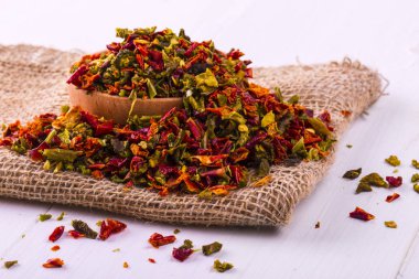 Renkli baharatlarla biber Kupası ve çuval bezi 