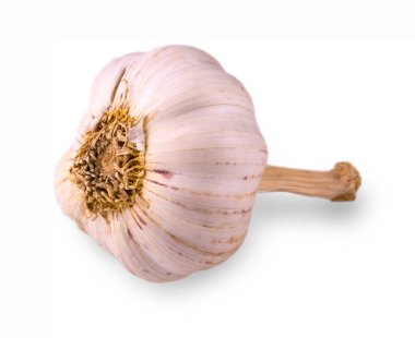 Beyaz arkaplanda sarımsak izole edilmiş..