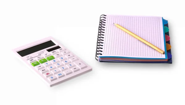 Calcular, notebooke e lápis sobre fundo branco — Fotografia de Stock
