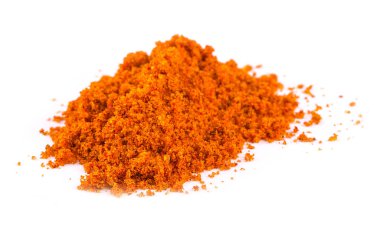 Beyaz zemin üzerine kırmızı köri tozu.