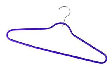 Beyaz zemin üzerinde bir kanca ile mor plastik boş askı.