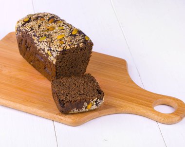 Deli ve tohum ile çavdar ekmeği.