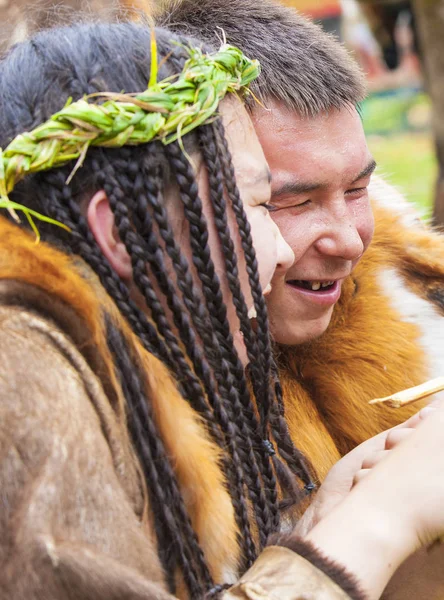 Aborígene de Kamchatka dançando na festa "Alhalalay ". — Fotografia de Stock