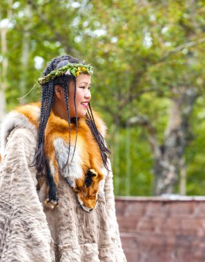 Aborjin Kamçatka Alhalalay üzerinde dans