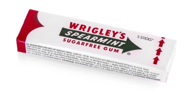 Naneli sakız Wrigley tarafından yapılan beyaz izole