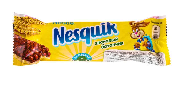 Nesquikchocolate Nesquikchocolate bar terisolasi pada latar belakang putih . — Stok Foto