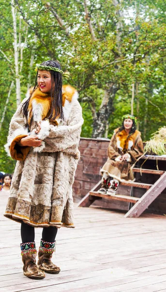 Aborjin Kamçatka Alhalalay üzerinde dans