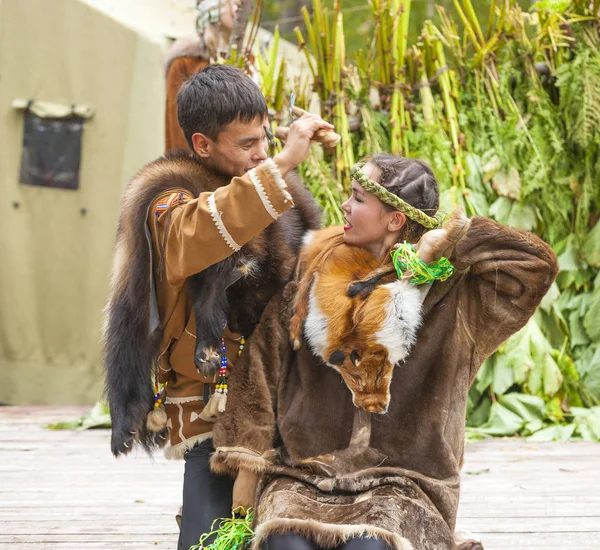 Aborigine of Kamchatka dancing on feast  "Alhalalay". — Stock Photo, Image
