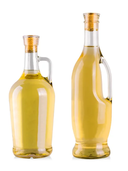 Garrafas com vinho branco em um fundo branco . — Fotografia de Stock