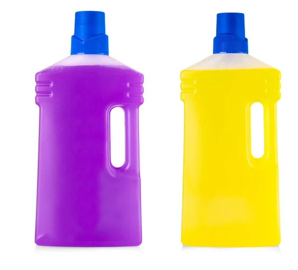 Цветные пластиковые бутылки с ручкой и жидким стиральным порошком — стоковое фото