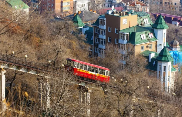 Vue d'un funiculaire utilisé pour monter et descendre les collines Vla — Photo