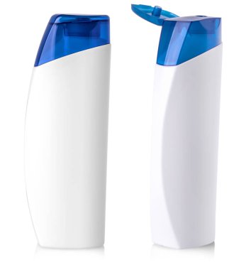 İzole edilmiş arka planda beyaz boş plastik şişe.