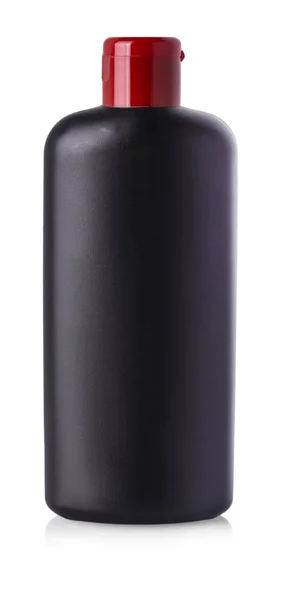 Черная пустая пластиковая бутылка на изолированном фоне . — стоковое фото