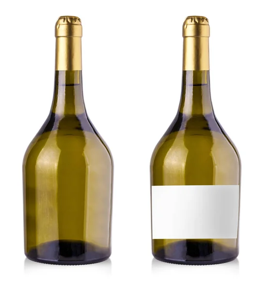 Botella de vino blanco sobre fondo blanco reflectante aislado . — Foto de Stock