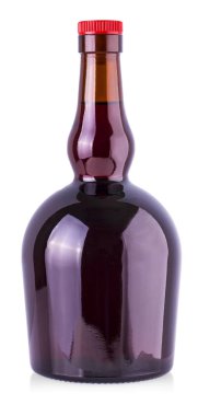 Beyaz arka planda izole edilmiş kırmızı şarap şişesi..