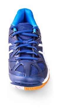 Beyaz arka plan üzerinde izole spor ayakkabı.